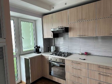 Оренда 3 кімнатної квартири по вул. Перша Ливарна р-н. Майдана Волі