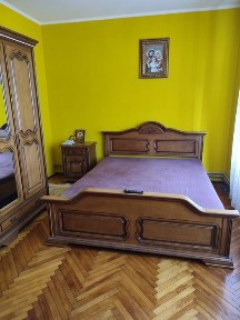 Подобово здається будинок у місті Рахів