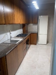 Здається трьохкімнатна центр набережна парк.