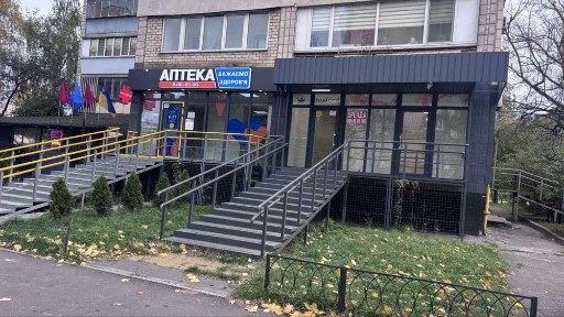 Общая площадь 25 кв. м, Фасадне приміщення Чоколовський