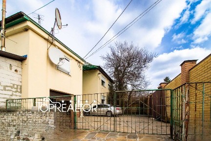 Продам 2-пов. будинок у селищі Південний