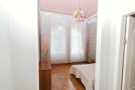 Сдам 2 комнатную квартиру на Успенской! Центр! Газовый котел!