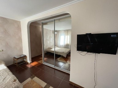 Солнечный. Набережная. 1 кв посуточно и почасово от собственника