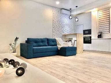 Сдам посуточно 2к кв. возле ТРЦ Никольский