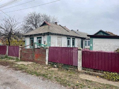 Продам дом в г. Верховцево много построек условия в доме колодец