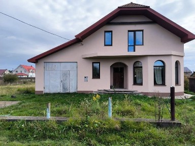 Особняк з незавершеним ремонтом, передмістя Івано-Франківська