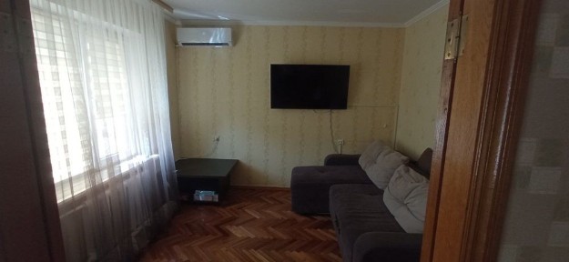 Продам квартиру по вул. Шкільна, 50