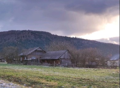 Продаж земельної ділянки з будинком в мальовничому селі