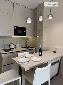 Здам подобово 1к квартиру на вул. 13 станція Великого Фонтану 77В • ID 33307209