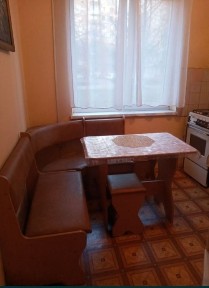 Здається 1-но кім квартира на Легоцького без меблів в кімнаті.