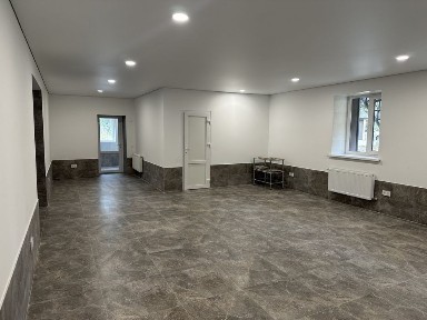 Оренда комерційного приміщення (можливість роз'єднати на 2)65м або 75м