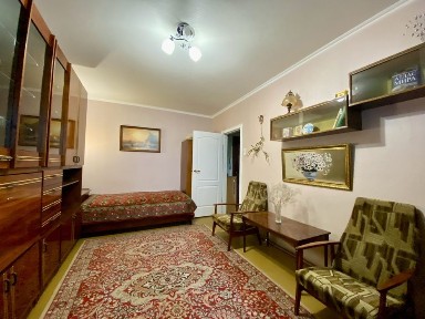 Продам 1-кімнатну квартиру, вул. Зенітного полку ( капличка)