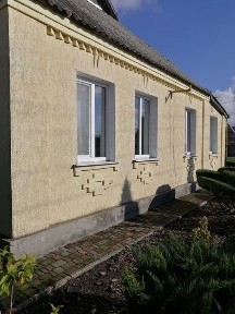 Будинок з ландшафтним дизайном річка Коломак