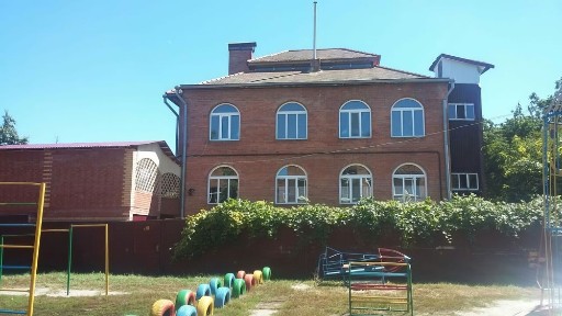 Продаж триповерхового будинку з гаражем 441,2 м²