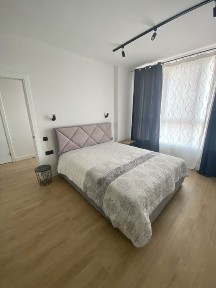 Київ, Оболонський, вул. Набережно-Рибальська 27