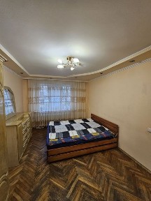 Здається 1 кім. кв. Полєтаєва 6 В.