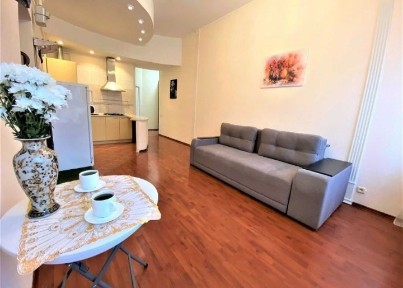 Здаю Квартиру 2 кім. центр. ! подобово! погодинно!