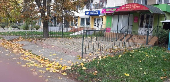 Продається комерційне приміщення магазину по вул. Грушевського