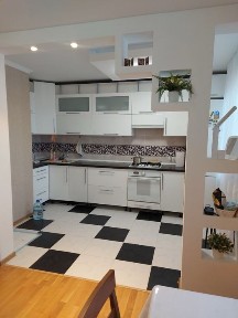 Продаж 4-х кімнатної квартири з кухнею -студією р-н Автовокзалу