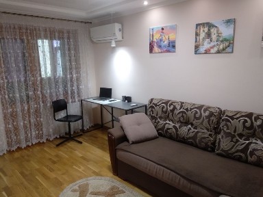 Квартира біля басейну 900