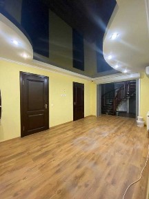 Продаж офісного приміщення біля Прем'єр Хол