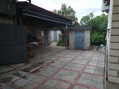 Продам гарний будинок, не здається.