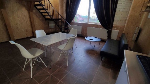 Подобово. Погодинно. Старе місто. Нова 2-рівнева квартира.