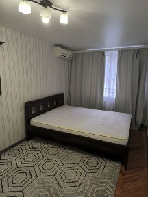 Алмазний, вул. Кондратюка, 2-кімн. квартира.