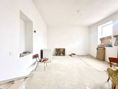 ПРОДАЖ 3 кімнатна квартира в центрі міста в будинку квартирного типу