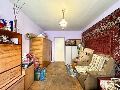 Продаж 3 кімнатної квартири ПІД РЕМОНТ в центрі міста.