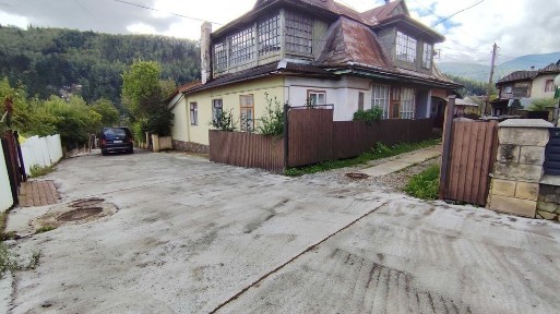 Продається квартира. 62 м2. Яремче. Центр. Ділянка. Газ. Гори.