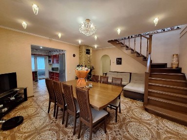 Продам гарний будинок