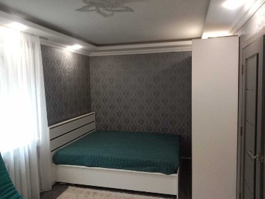 Здається подобово однокімнатна квартира в центрі міста