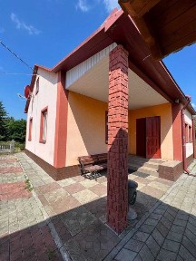 Продаж будинку біля Мостиськ, с. Боляновичі, ділянка 25сот з озерами