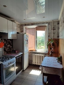 Продається 3- з кімнатна квартира середній поверх