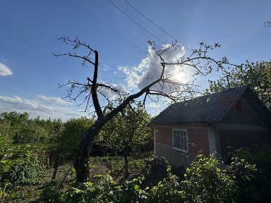 Продам дачу з будинком та заїздом в Садгорі