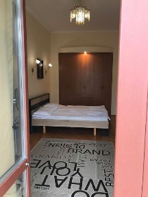 Великогабаритна квартира подобово на Петефі