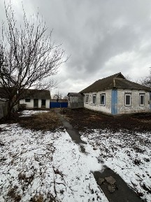 Продам будинок з земельною ділянкою на жилій вулиці міста Узина