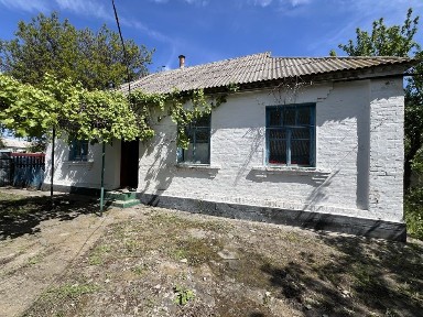 Продам цегляний будинок неподалік центру міста Узина