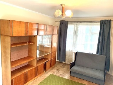 Дешева оренда Пасічна поруч парку. В будинку є укриття