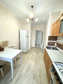 Здається в оренду 3 кімн кв космос вул. Космічна світло не вимикають