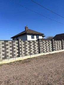 Добротний будинок в мальовничому куточку міста