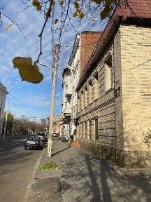 Продам отдельно стоящее здание на площади Героев Небесной Сотни