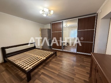 Продам велику квартиру в центрі Садгори