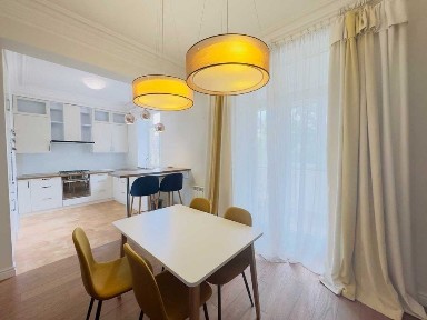 Здається красива квартира в центрі