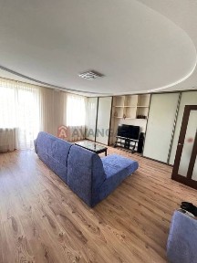 Здається в оренду 2-х кім. кв. в центрі (Хрещатик 190)