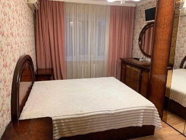 Продам 2-кімн. Лесі Українки 19 з ремонтом, ст. м. Печерська!