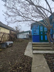 Хата, є вода в дворі, газ, город