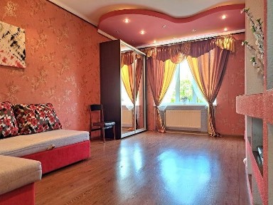 Соцмісто! Здам 2-х кімнатну сталіннку