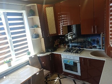 Продам 2 кімнатну квартиру з індивідуальним опаленням ! Торг!